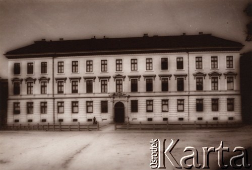 Przed 1939, Lwów, Polska.
 Budynek gimnazjum nr 4.
 Fot. NN, zbiory Ośrodka KARTA, udostępnił Jurij Karpenczuk
   

