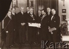 1929, Lwów, Polska.
 Grupa mężczyzn w garniturach.
 Fot. NN, zbiory Ośrodka KARTA, udostępnił Jurij Karpenczuk
   
