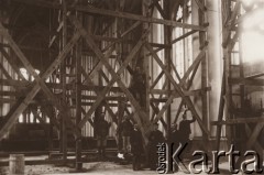 1912-1918, Lwów.
Prace wykończeniowe (remontowe?) w kościele św. Elżbiety.
Fot. NN, zbiory Ośrodka KARTA, udostępnił Jurij Karpenczuk
   
