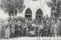 1900-1914, Lwów, Austro-Węgry.
 Grupa uczennic przed budynkiem.
 Fot. NN, zbiory Ośrodka KARTA, udostępnił Jurij Karpenczuk
   
