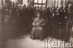 1900-1914, Lwów, Austro-Węgry.
Grupa mężczyzn, w środku siedzi biskup.
Fot. NN, zbiory Ośrodka KARTA, udostępnił Jurij Karpenczuk
   
