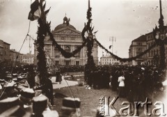 1900-1914, Lwów, Austro-Węgry.
 Uroczystość przed gmachem Teatru Wielkiego.
 Fot. NN, zbiory Ośrodka KARTA, udostępnił Jurij Karpenczuk
   
