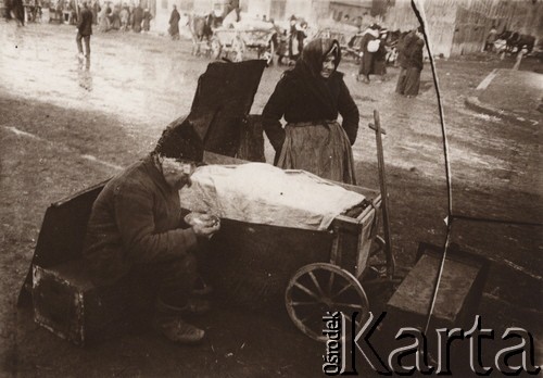 1900-1914, Lwów, Austro-Węgry.
 Handlarze na targu.
 Fot. NN, zbiory Ośrodka KARTA, udostępnił Jurij Karpenczuk
   
