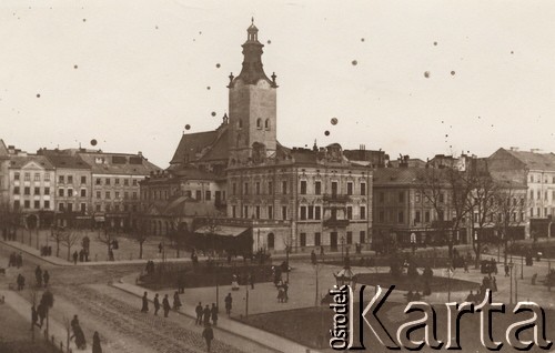 1900-1914, Lwów, Austro-Węgry.
 Wały Hetmańskie (ob. Pasaż Swobody), z lewej plac św. Ducha (miejsce rozebranego w XIX w. kościoła i szpitala św. Ducha), z prawej widać odwach austriacki (nie zachowany), w głębi Katedra Łacińska.
 Fot. NN, zbiory Ośrodka KARTA, udostępnił Jurij Karpenczuk
   
