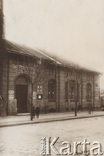 1900-1939, Lwów.
 Fragment miasta, na ścianie budynku wiszą obwieszczenia.
 Fot. NN, zbiory Ośrodka KARTA, udostępnił Jurij Karpenczuk
   
