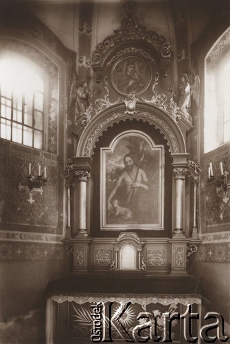 1900-1939, Lwów.
 Kościół św. Jana Chrzciciela, obraz patrona w kaplicy, wyżej Matka Boska z Dzieciątkiem.
 Fot. NN, zbiory Ośrodka KARTA, udostępnił Jurij Karpenczuk
   

