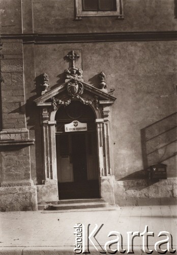 1900-1939, Lwów.
 Ulica Łyczakowska, wejście do 6 
