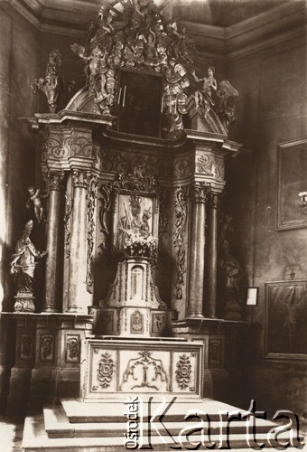 1900-1939, Lwów.
 Ołtarz w kaplicy jednego z lwowskich kościołów.
 Fot. NN, zbiory Ośrodka KARTA, udostępnił Jurij Karpenczuk
   
