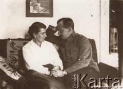 1915, Lwów.

 Żołnierz austriacki z żoną.
 Fot. NN, zbiory Ośrodka KARTA, udostępnił Jurij Karpenczuk
   
