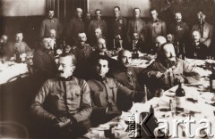 1915, Lwów.

 Żołnierze armii austriackiej przy stole.
 Fot. NN, zbiory Ośrodka KARTA, udostępnił Jurij Karpenczuk
   
