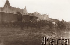 1915, Lwów.

 TransPort drewna opałowego, wyładunek z wagonów.
 Fot. NN, zbiory Ośrodka KARTA, udostępnił Jurij Karpenczuk
   

