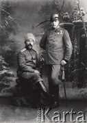 1914-1915, Lwów.
.
 Z lewej siedzi żołnierz rosyjski.
 Fot. NN, zbiory Ośrodka KARTA, udostępnił Jurij Karpenczuk
   
