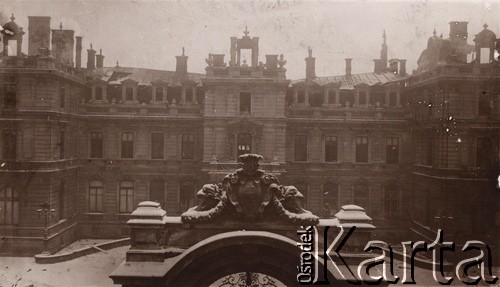 1919-1919, Lwów, Polska.
 Pałac Potockich spalony w czasie działań wojennych.
 Fot. NN, zbiory Ośrodka KARTA, udostępnił Jurij Karpenczuk
   
