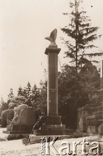 1927-1939, Lwów, Polska.
 Cmentarz Łyczakowski, pomniki, data na kolumnie: 