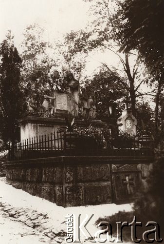 1885-1939, Lwów, Polska.
 Cmentarz Łyczakowski, grobowiec Mathiasa Bauera zmarłego w roku 1885.
 Fot. NN, zbiory Ośrodka KARTA, udostępnił Jurij Karpenczuk
    
