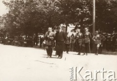 1920-1939, Lwów, Polska.
 Targi Wschodnie, grupa żołnierzy Wojska Polskiego.
 Fot. NN, zbiory Ośrodka KARTA, udostępnił Jurij Karpenczuk
   
