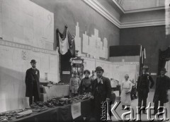 1894, Lwów, Austro-Węgry.
 Targi Krajowe, wystawa Pomocy naukowych.
 Fot. NN, zbiory Ośrodka KARTA, udostępnił Jurij Karpenczuk
   
