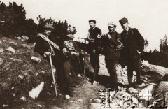 Przed 1914, Bieszczady
 Grupa ratowników z linami i czekanami.
 Fot. NN, zbiory Ośrodka KARTA, udostępnił Jurij Karpenczuk
   
