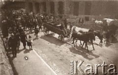 Przed 1914, brak miejsca, Austro-Węgry.
 Kondukt Pogrzebowy, za trumną idzie grupa ratowników górskich z linami.
 Fot. NN, zbiory Ośrodka KARTA, udostępnił Jurij Karpenczuk
   
