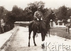 Przed 1939, Polska..
 Ułan na koniu.
 Fot. NN, zbiory Ośrodka KARTA, udostępnił Jurij Karpenczuk
   
