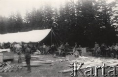 Przed 1914, brak miejsca, Austro-Węgry.
 Budowa skautowskiego obozu.
 Fot. NN, zbiory Ośrodka KARTA, udostępnił Jurij Karpenczuk
   
