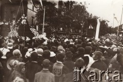 Przed 1914, brak miejsca, Austro-Węgry.
 Msza święta przed kościołem.
 Fot. NN, zbiory Ośrodka KARTA, udostępnił Jurij Karpenczuk
   
