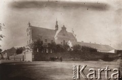 Przed 1914, Żółkiew, Austro-Węgry.
 Kościół Dominikanów ufundowany przez matkę króla Jana III Sobieskiego Teresę z Daniłowiczów Sobieską, mauzoleum rodziny Sobieskich.
 Fot. NN, zbiory Ośrodka KARTA, udostępnił Jurij Karpenczuk
   
