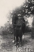 1920-1939, Polska..
 Ułan z koniem.
 Fot. NN, zbiory Ośrodka KARTA, udostępnił Jurij Karpenczuk
   
