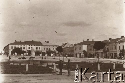 Przed 1914, Żółkiew, Austro-Węgry.
 Kamienice przy Rynku.
 Fot. NN, zbiory Ośrodka KARTA, udostępnił Jurij Karpenczuk
   
