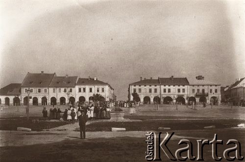 Przed 1914, Żółkiew, Austro-Węgry.
 Kamienice przy Rynku.
 Fot. NN, zbiory Ośrodka KARTA, udostępnił Jurij Karpenczuk
   
