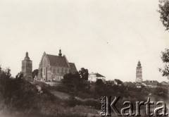 Przed 1914, Biecz, Austro-Węgry.
 Fragment miasta, z lewej kościół Bożego Ciała i dzwonnica, z prawej widoczna wieża ratusza.
 Fot. NN, zbiory Ośrodka KARTA, udostępnił Jurij Karpenczuk
   
