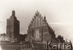 Przed 1914, Biecz, Austro-Węgry.
 Późnogotycki kościół Bożego Ciała, z lewej dzwonnica.
 Fot. NN, zbiory Ośrodka KARTA, udostępnił Jurij Karpenczuk
   
