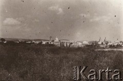 Przed 1914, Nowy Sącz, Austro-Węgry.
 Panorama miasta, z prawej wieże bazyliki kolegiackiej św. Małgorzaty, z lewej wieża kościoła ewangelickiego.
 Fot. NN, zbiory Ośrodka KARTA, udostępnił Jurij Karpenczuk
   
