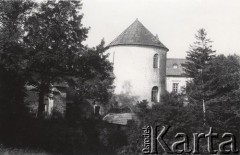 Przed 1914, Lesko, Austro-Węgry.
 Zamek wybudowany w XVI w. przez marszałka wielkiego koronnego Piotra Kmitę.
 Fot. NN, zbiory Ośrodka KARTA, udostępnił Jurij Karpenczuk
   
