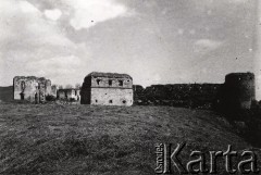 Przed 1914, Pniów, Austro-Węgry.
 Ruiny zamku rodziny Kuropatwów.
 Fot. NN, zbiory Ośrodka KARTA, udostępnił Jurij Karpenczuk
   
