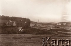 Przed 1914, Borysław, Austro-Węgry.
 Widok miasteczka, z lewej drewniana cerkiew, na horyzoncie szyby naftowe.
 Fot. NN, zbiory Ośrodka KARTA, udostępnił Jurij Karpenczuk
   
