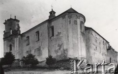 Przed 1914, Budzanów, Austro-Węgry.
 Zamek wzniesiony w XVII w. przez rodzinę Hodorowskich, w XVIII w. dwie wieże przebudowano na kościół
 Fot. NN, zbiory Ośrodka KARTA, udostępnił Jurij Karpenczuk
   

