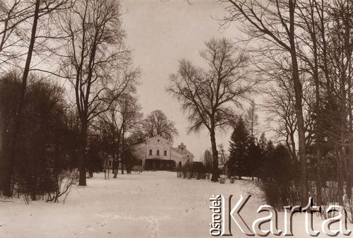 Przed 1914, Austro-Węgry.
Pałac w parku.
Fot. NN, zbiory Ośrodka KARTA, udostępnił Jurij Karpenczuk
   
