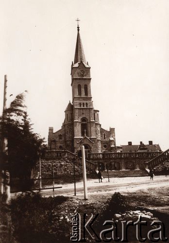 Przed 1914, brak miejsca, Austro-Węgry.
 Neogotycki kościół z zegarem na wieży.
 Fot. NN, zbiory Ośrodka KARTA, udostępnił Jurij Karpenczuk
   
