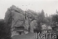 Przed 1914, Bubnicze, Austro-Węgry.
 Pomieszczenia mieszkalne wykute w skałach.
 Fot. NN, zbiory Ośrodka KARTA, udostępnił Jurij Karpenczuk
   

