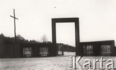 3.10.1915, Lwów, Austro-Węgry.
Główna brama wojskowego cmentarza.
Fot. NN, zbiory Ośrodka KARTA, udostępnił Jurij Karpenczuk
   
