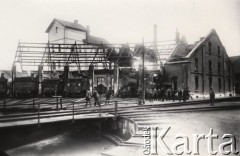 1915, Lwów, Austro-Węgry.
Spalona parowozownia Dworca Głównego, na pierwszym planie most obrotowy.
Fot. NN, zbiory Ośrodka KARTA, udostępnił Jurij Karpenczuk
   
