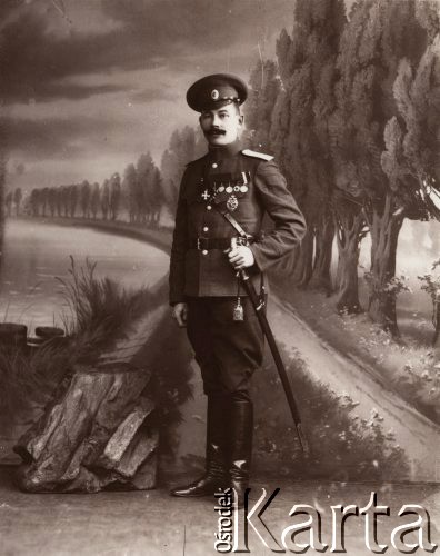1914-1915, Lwów.
Komisarz Alerin, Portret w mundurze z szablą i odznaczeniami.
Fot. NN, zbiory Ośrodka KARTA, udostępnił Jurij Karpenczuk