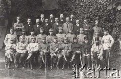 1915, Lwów, Austro-Węgry.
Żolnierze armii austriackiej i cywile.
Fot. NN, zbiory Ośrodka KARTA, udostępnił Jurij Karpenczuk