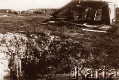 1915, Lwów, Austro-Węgry.
Dom zniszczony w czasie walk Austriaków z Rosjanami latem 1915 r.Z lewej stoi austriacki żołnierz z karabinem.
Fot. NN, zbiory Ośrodka KARTA, udostępnił Jurij Karpenczuk