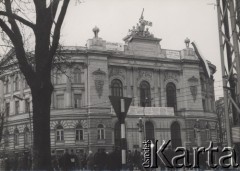Marzec 1968, Warszawa, Polska.
Strajk studentów - na Gmachu Głównym Politechniki Warszawskiej zawieszony został tekst 