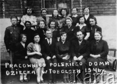 1946, Tobolsk, ZSRR.
Pracownicy polskiego Domu Dziecka.
Fot. NN, zbiory Ośrodka KARTA, udostępnił Stanisław Rybicki.

