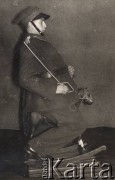 przed 1939, brak miejsca, Polska
Stanisław Bober w mundurze na koniu bujanym.
Fot. Stanisław Bober, kolekcję udostępniły Danuta Mordal i Ewa Szafrańska; zbiory Ośrodka KARTA 

