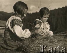 Przed 1939, prawdopodobnie Czarnohora, Polska.
Huculskie dzieci.
Fot. NN, zbiory Ośrodka KARTA