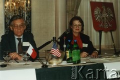 Październik 1990, Nowy Jork, Stany Zjednoczone.
Zdzisław Najder i M. Karpen na konferencji 